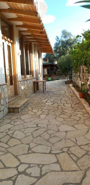Irini'S Guesthouse Qeparo Ngoại thất bức ảnh