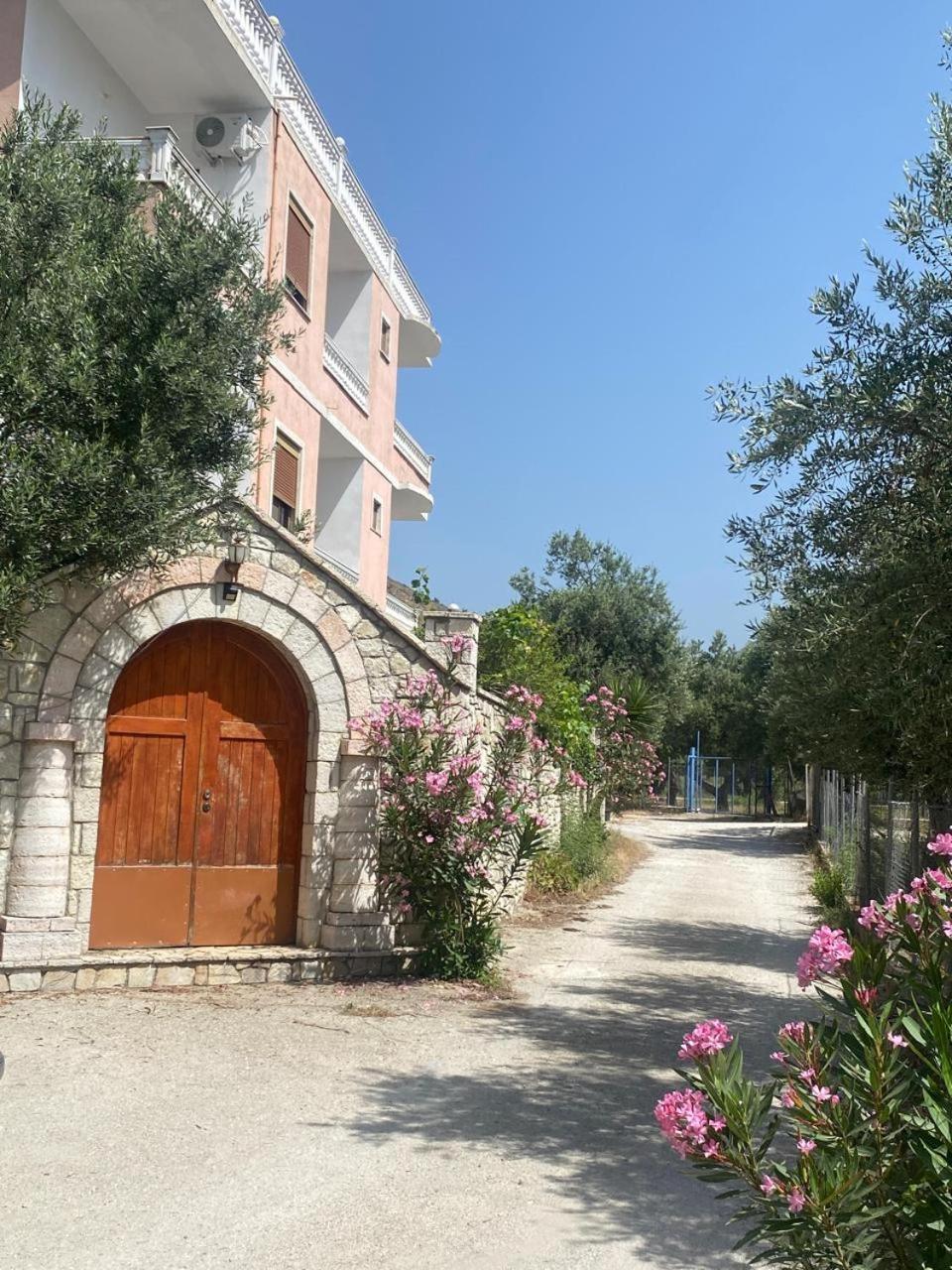 Irini'S Guesthouse Qeparo Ngoại thất bức ảnh